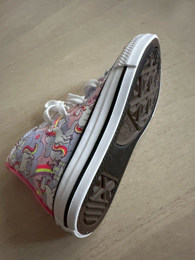 Boys converse size 7 top