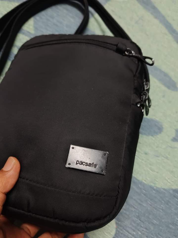 PACSAFE CITYSAFE CS75 SLING BAG