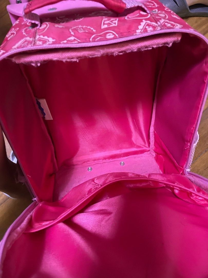 Pre Loved Peppa Pig Trolley Bag (Category: Babies & Kids Fashion) located in Pasay City. Submitted by mendozaann25070 (Listing ID 1313225257, Image 3). Description: Pre Loved Peppa Pig Condition:8/10 .