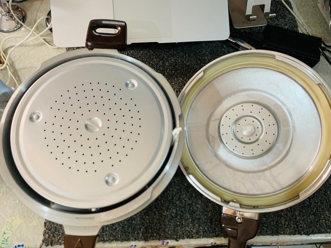 Pressure Cooker (Category: Cookware & Accessories) located in Manila. Submitted by akotisay (Listing ID 1313196287, Image 3). Description: Last price Php 2,700 only. Location: Taguig Non induction Pick up only MOP: Gikash.