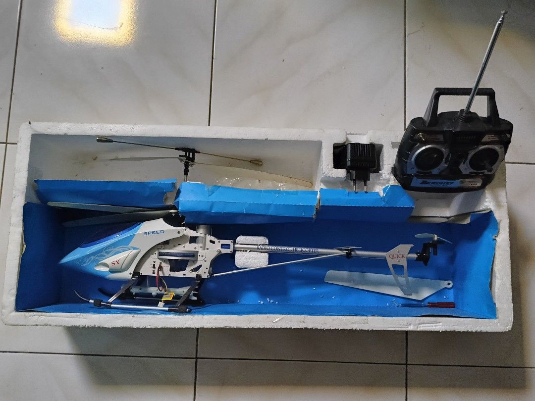 RC helicopter (Category: Remote Control Toys) located in San Pedro. Submitted by all_gooditems (Listing ID 1313063719, Image 2). Description: RC Helicopter 2 feet (size) For additional specs please see pcitures.