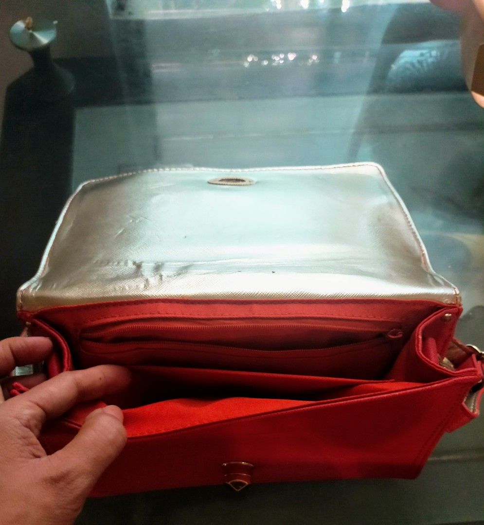 Red Body bag/ shoulder from japan (Category: Cross-body Bags) located in Quezon City. Submitted by jham.rose.2026 (Listing ID 1313128216, Image 2). Description: body/ shoulder bag.