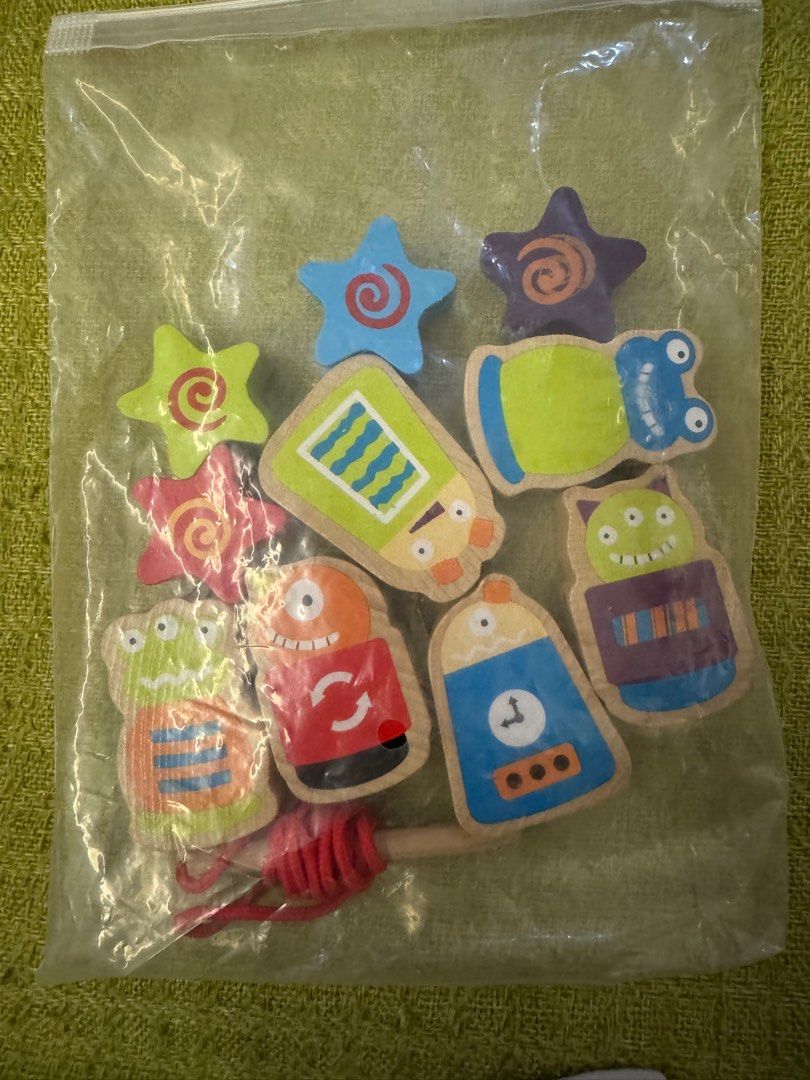 Space alien block & string (Category: Toys & Games) located in Puchong. Submitted by fongau (Listing ID 1313173956, Image 1). Description: Brand new Space alien block & string For fine motor skill practice .