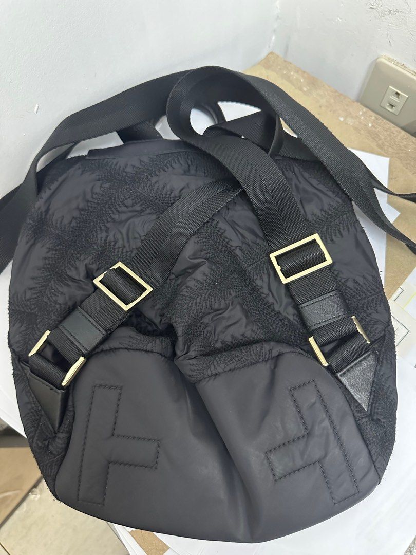 TORY BURCH flame quilt mini backpack black (free shipping) (Category: Backpacks) located in Santiago. Submitted by parttimeonly (Listing ID 1313084787, Image 3). Description: Original 100% j&t last pic -reference.