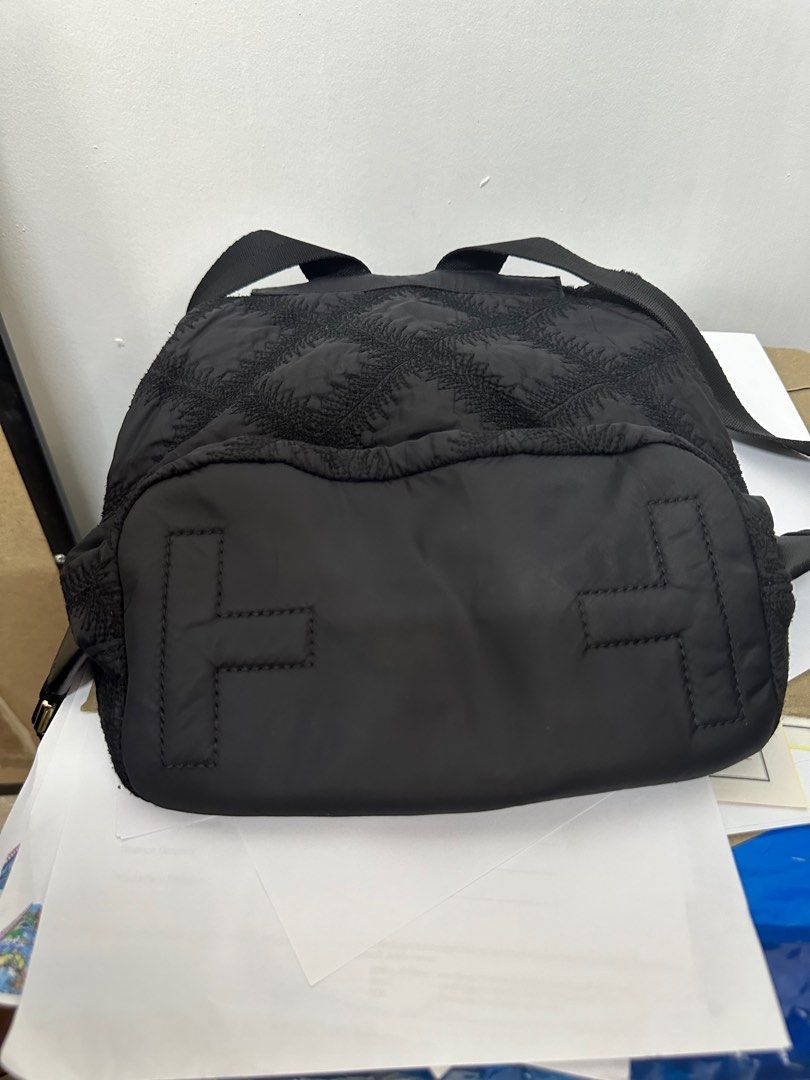 TORY BURCH flame quilt mini backpack black (free shipping) (Category: Backpacks) located in Santiago. Submitted by parttimeonly (Listing ID 1313084787, Image 2). Description: Original 100% j&t last pic -reference.