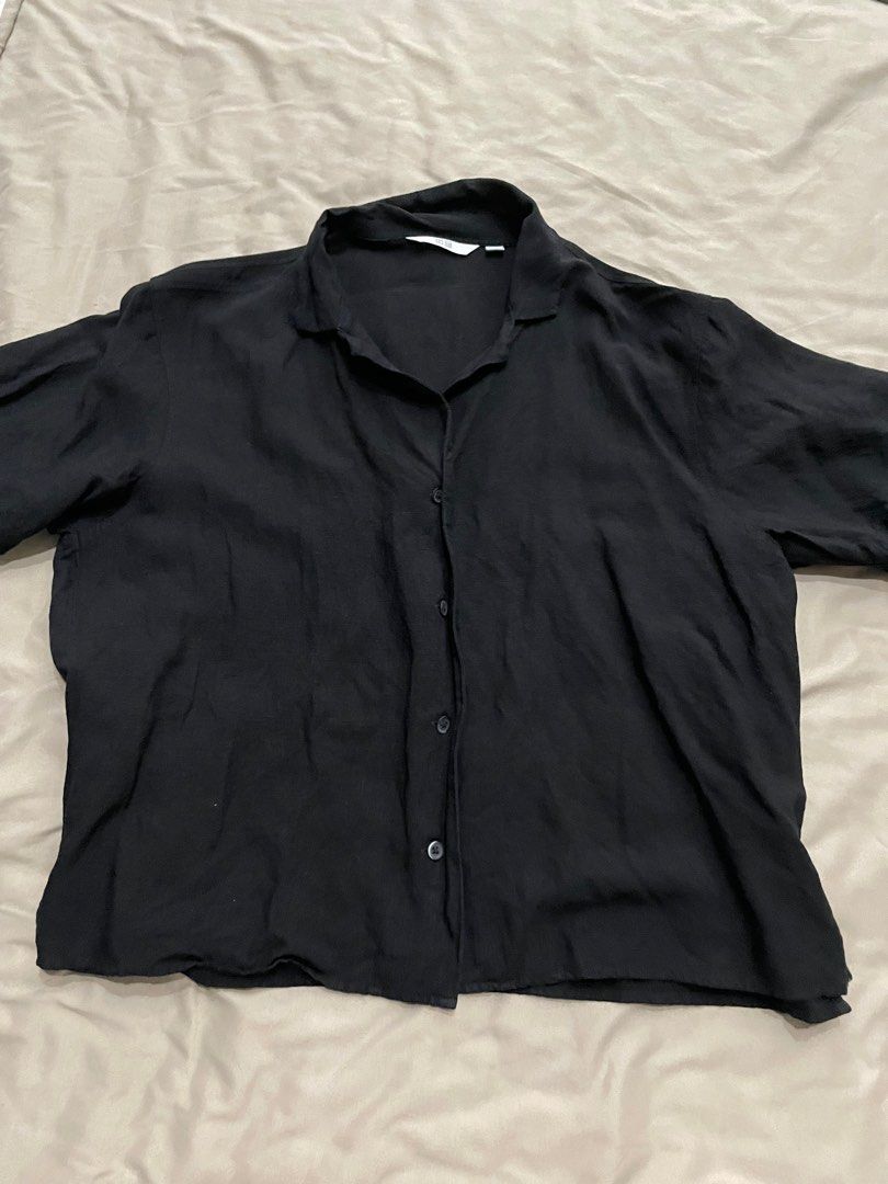 Uniqlo black button down clearance