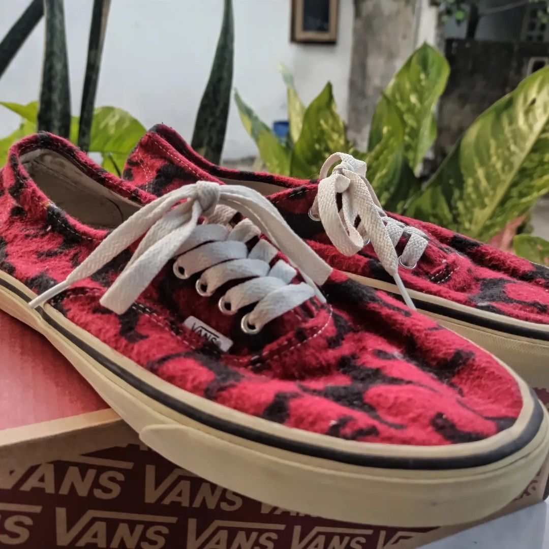 Vans era tie dye tango red 2025