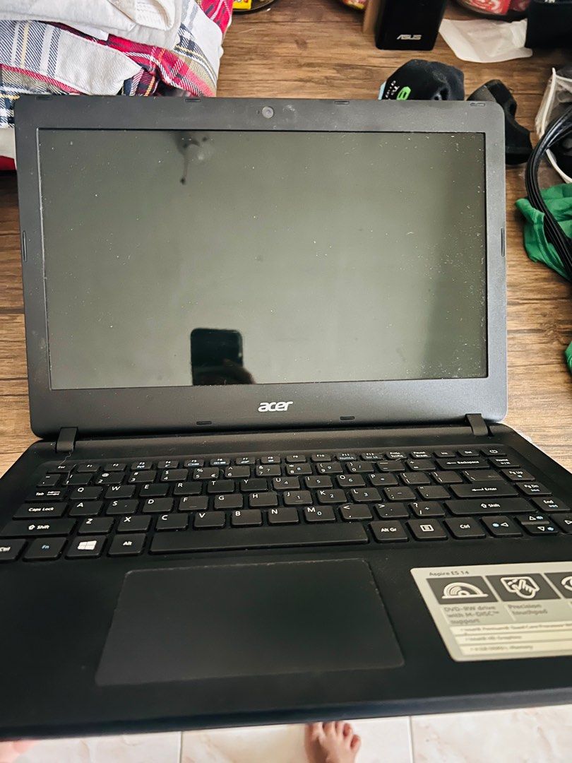 ACER ASPIRE ES-14 with charger (Category: Laptops & Notebooks) located in Marikina City. Submitted by kzells13 (Listing ID 1313283748, Image 1). Description: .
