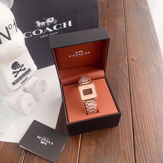 (Category: ) located in . Submitted by luxcloset.shop (Listing ID 1313303042, Image 1). Description: .