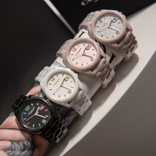 (Category: ) located in . Submitted by luxcloset.shop (Listing ID 1313308485, Image 1). Description: .