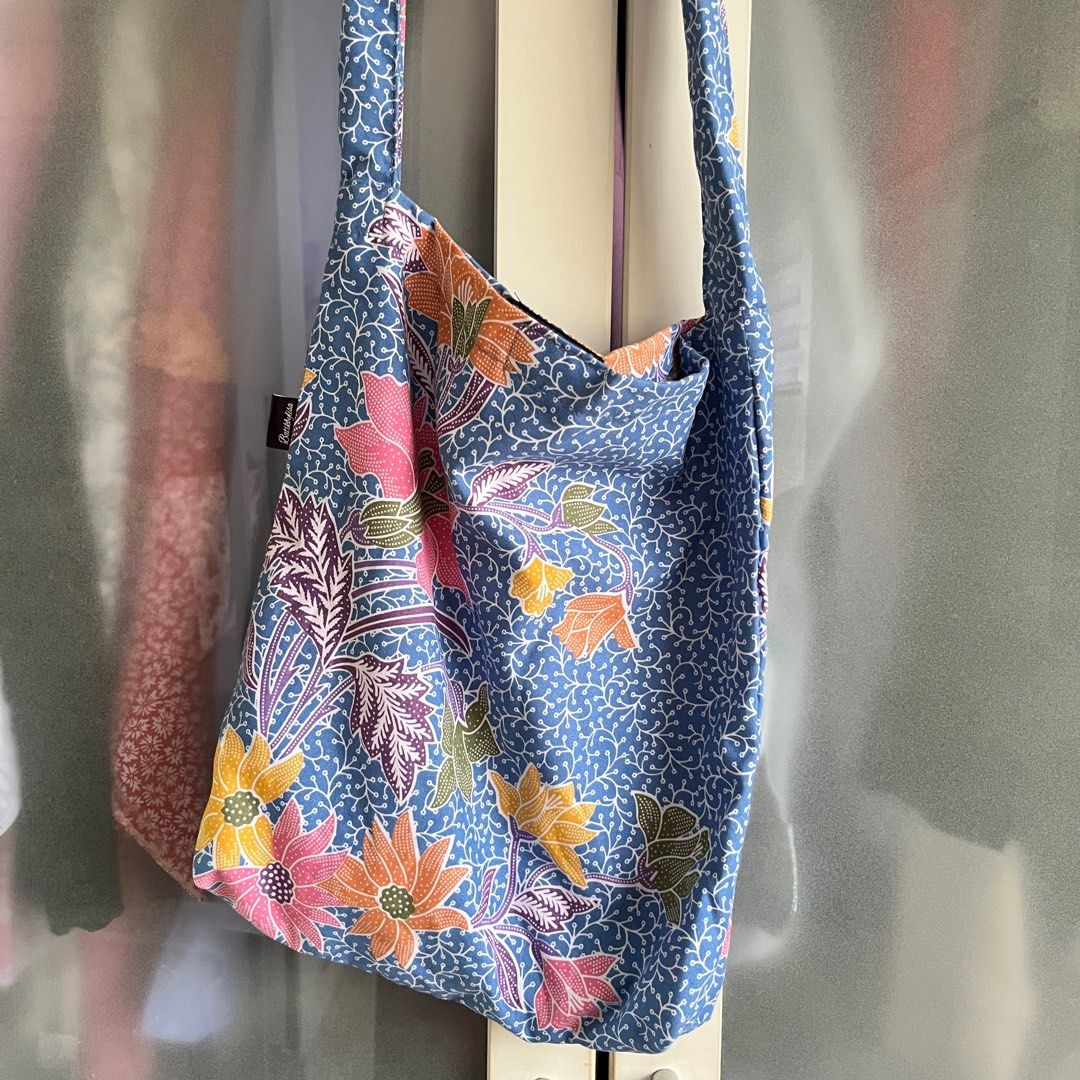 Batik sling bag