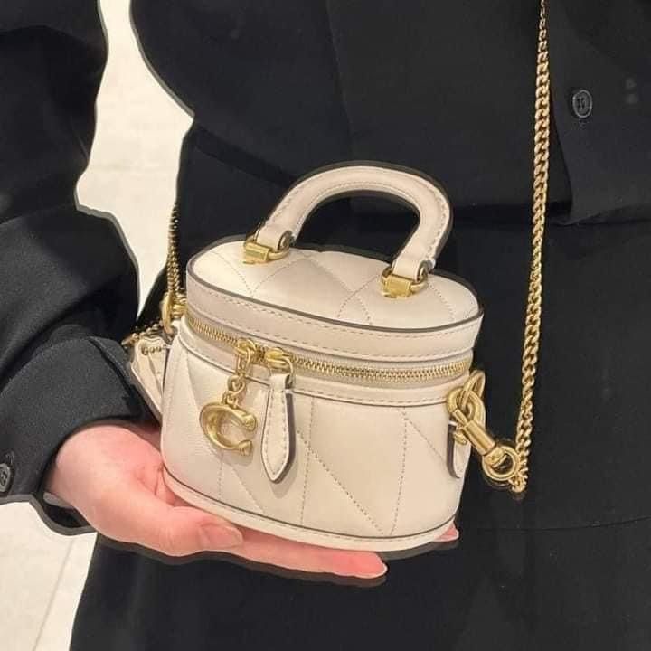 CCH MICRO TRAIL BAG Wht (Category: Luxury Bags & Wallets) located in Manila. Submitted by yana.aki (Listing ID 1313366383, Image 2). Description: CCH Micro Trail Bag 18*26*7cm P1,700.