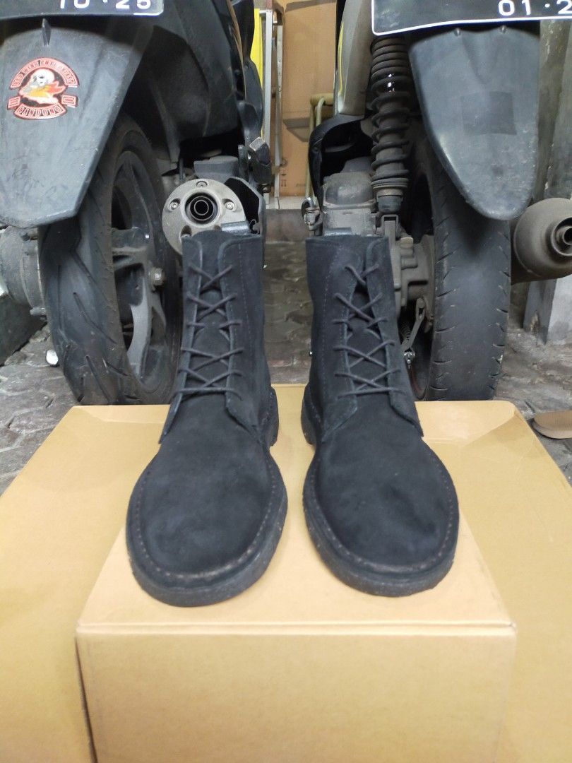 Clarks Desert Mali Black Suede wallabee trek docmart fred perry ben sherman pretty green kapital Fesyen Pria Sepatu Sepatu Boot di Carousell