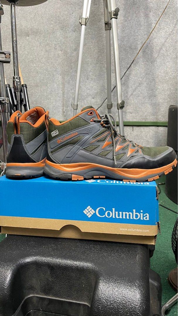 Columbia Wayfinder Mid Outdry Hiking Shoes UK 42 Olah Raga Perlengkapan Olahraga Lainnya di Carousell
