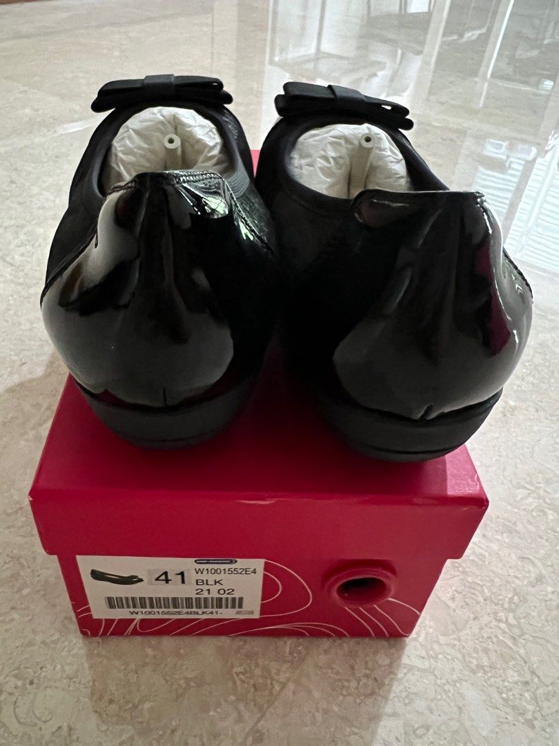 Flat shoes in style 219 top