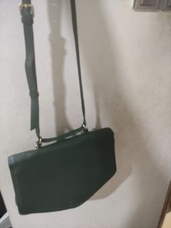 (Category: ) located in . Submitted by cheapestvintagebag (Listing ID 1313366572, Image 1). Description: .