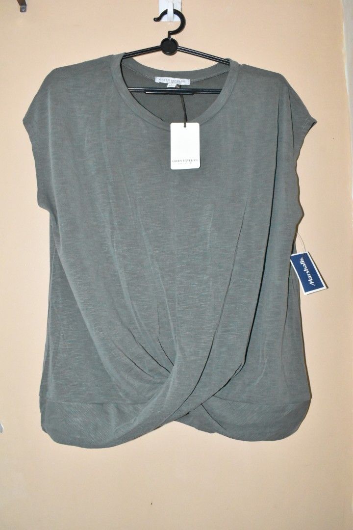 GREEN ENVELOPE LOS ANGELES LARGE, Women's Fashion, Tops, Blouses on  Carousell
