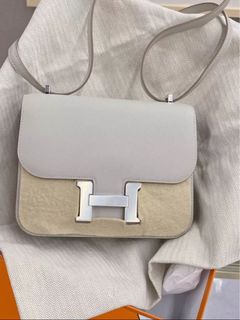 （分類：）位於 。 由 mialuxury_ 提交（商品編號 1313381225，圖片 1）。簡介： 。