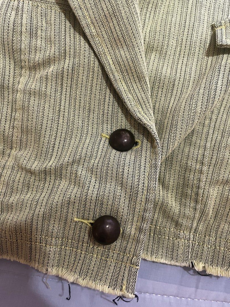 Hoso Place green distressed cropped jacket (Category: Coats, Jackets and Outerwear) located in Quezon City. Submitted by phantom_reader (Listing ID 1313240163, Image 3). Description: Gifted by a friend but not my style.