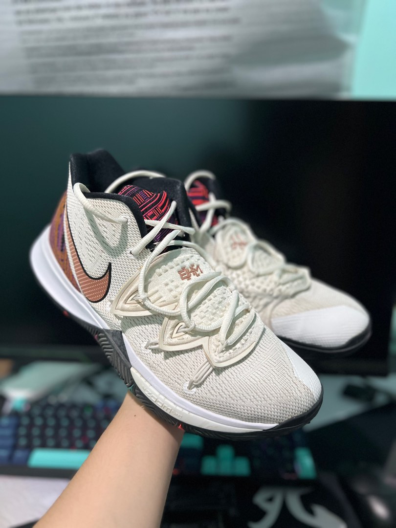 Kyrie 5 size 9 top