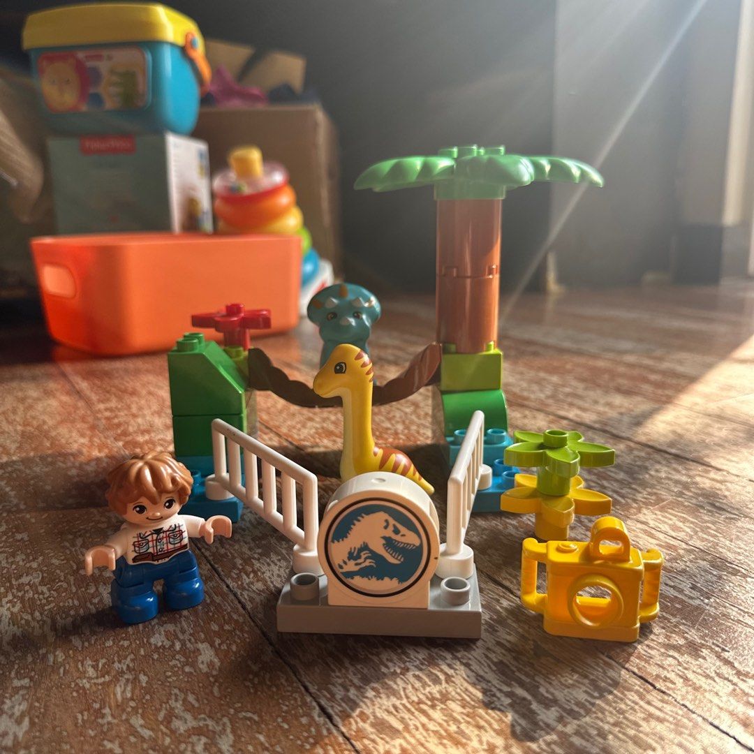 LEGO 10879 Duplo Jurassic World Gentle Giants Petting Zoo 2018 NO BOX