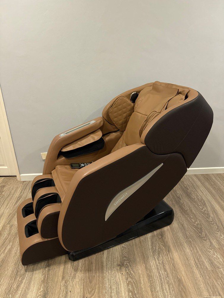 Like New Snowfit Oasis Full Body Massage Chair