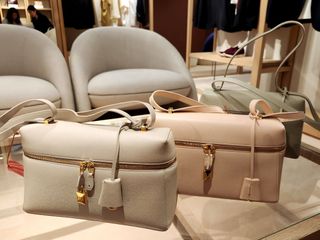 (Category: ) located in . Submitted by all.thingsluxe (Listing ID 1313264612, Image 1). Description: .