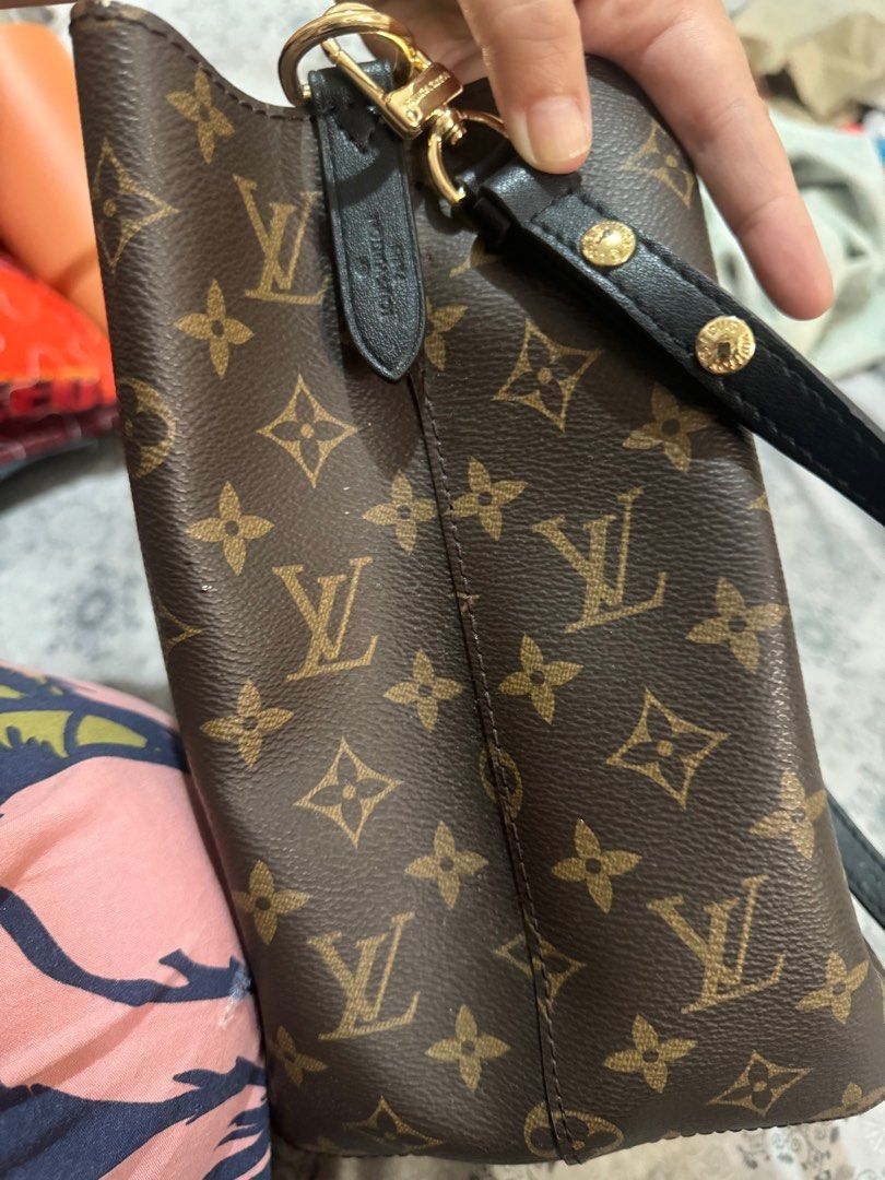 LV NeoNoe in black (Category: Luxury Bags & Wallets) located in Mabalacat. Submitted by fangal_finds (Listing ID 1313256352, Image 3). Description: LV NeoNoe in black Japan sourced/coded Almost new (used once) Not guaranteed authentic .