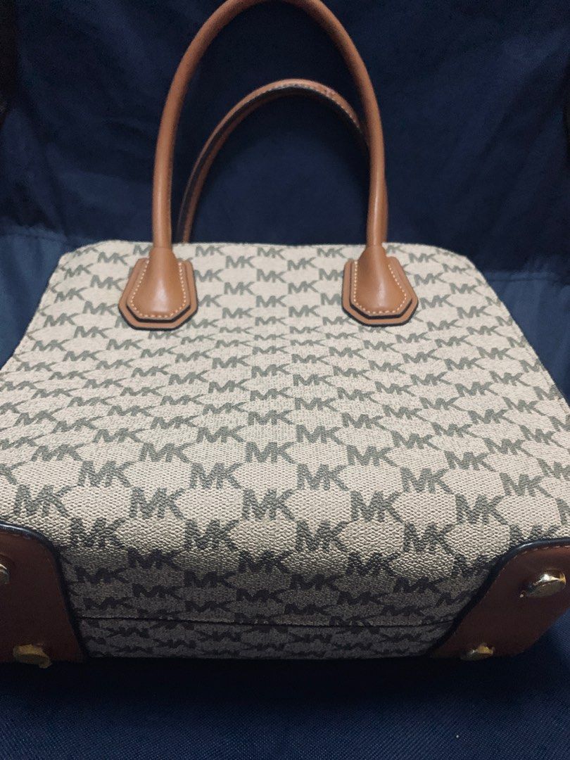 MK MERCER (Category: Luxury Bags & Wallets) located in Rodriguez. Submitted by lovekotommm (Listing ID 1313348894, Image 2). Description: with flaws please check photos medium size.