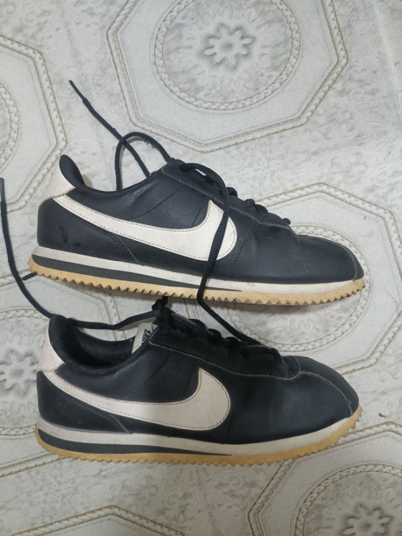 Nike Cortez (Category: Sneakers) located in Manila. Submitted by beastbrook (Listing ID 1313270507, Image 3). Description: nike Cortez basic GS size 5y 23.5 cm needs cleaning yellowing sole issue pm for more details.