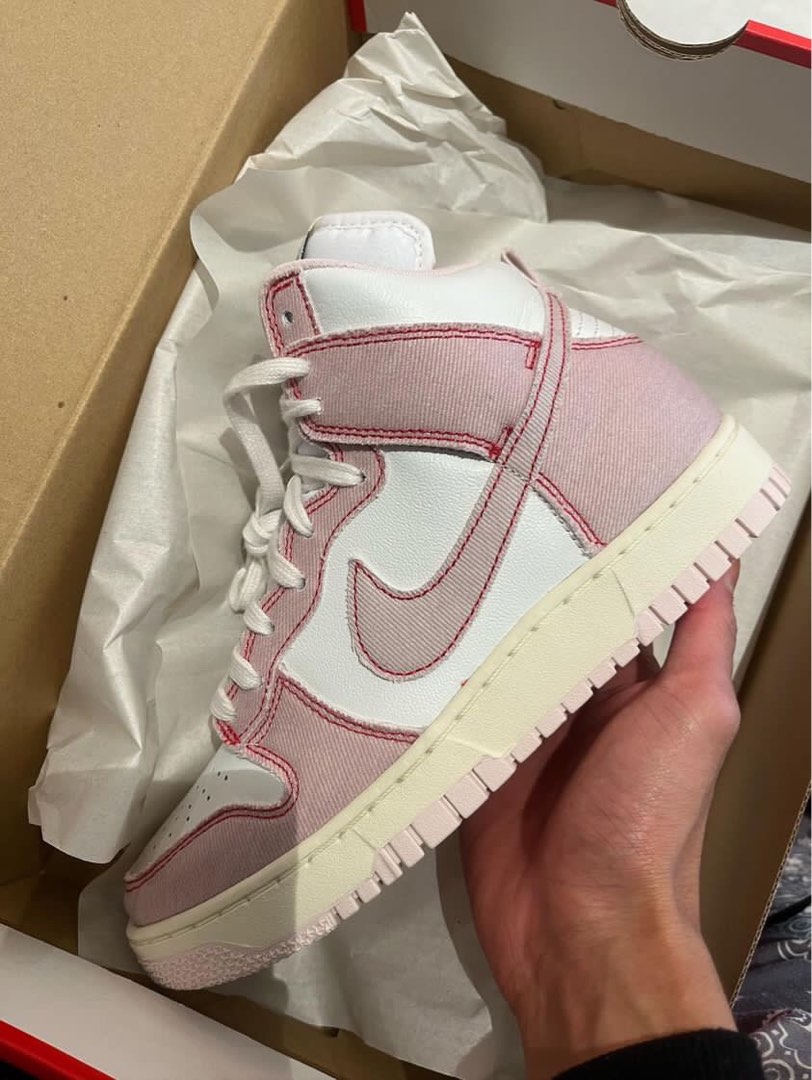 pink ladies nike