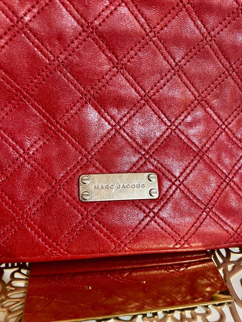 Original MARC JACOBS crossbody (Category: Luxury Bags & Wallets) located in Cebu City. Submitted by shofaholicz (Listing ID 1313306859, Image 2). Description: Original MARC JACOBS.