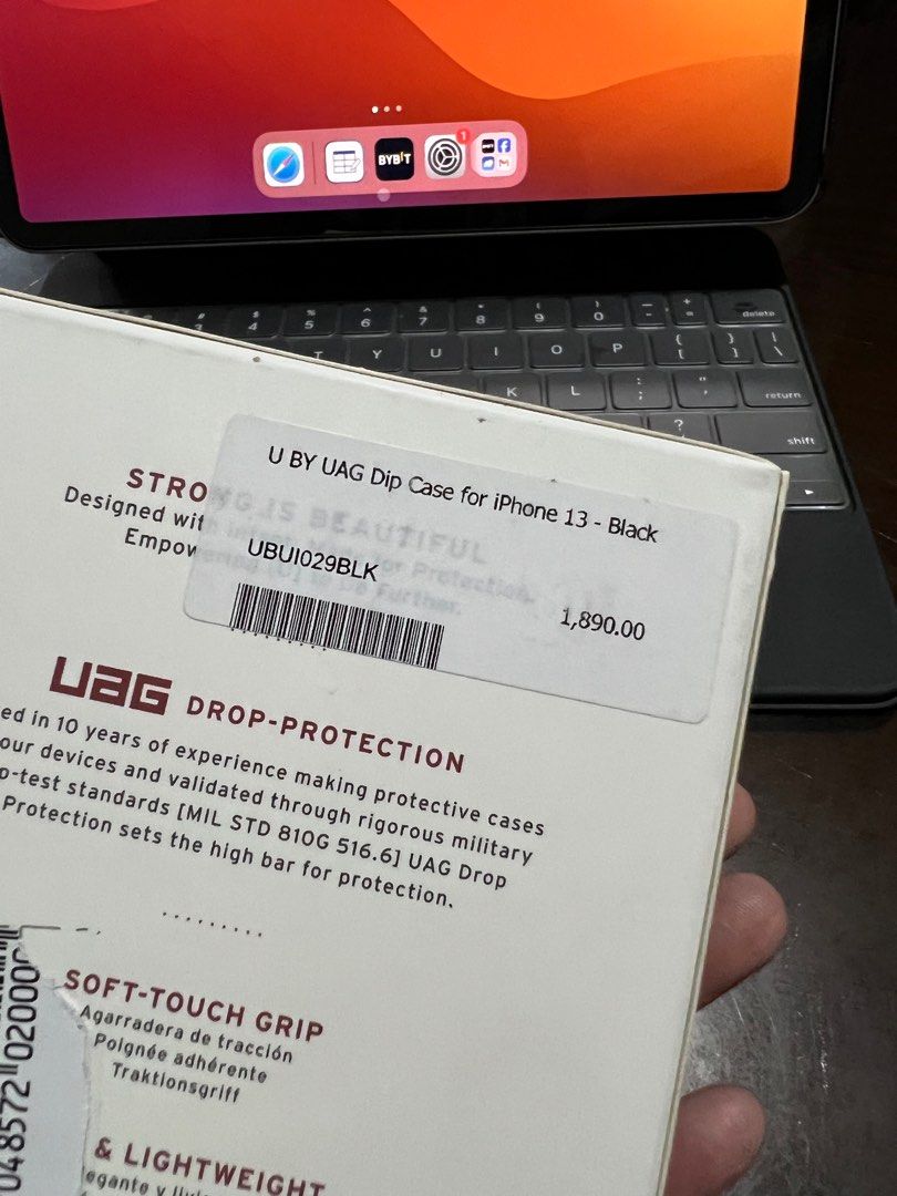 Original UAG DIP Case for iPhone 13 [Read Description] (Category: Cases & Sleeves) located in Manila. Submitted by razelysonn (Listing ID 1313391374, Image 2). Description: Some scratches due to being stocked Never been used 500 nalang since it has some scratches nevertheless, it’s original FIXED AT 500 .
