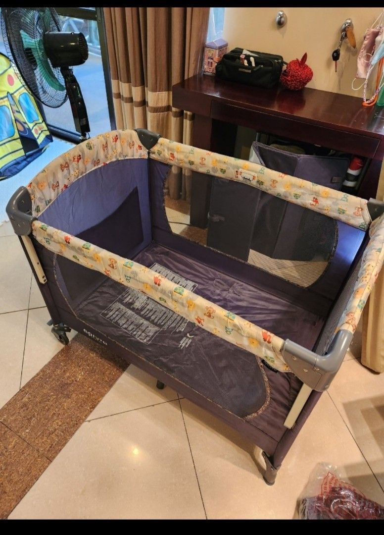 pack and play crib (Category: Cots & Cribs) located in Makati City. Submitted by cjoy03 (Listing ID 1313245003, Image 3). Description: comes with uratex mattress and free bedsheet no flaws hardly used by baby pick up in makati apruva brand.