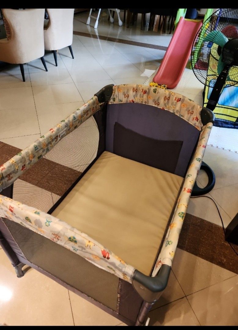 pack and play crib (Category: Cots & Cribs) located in Makati City. Submitted by cjoy03 (Listing ID 1313245003, Image 2). Description: comes with uratex mattress and free bedsheet no flaws hardly used by baby pick up in makati apruva brand.