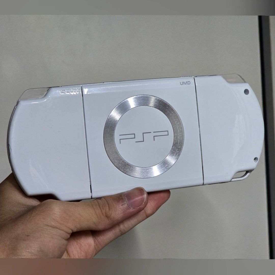 PSP 2000 薄機珍珠白有電池已開心送充電線PSP 2006, 電子遊戲, 電子 
