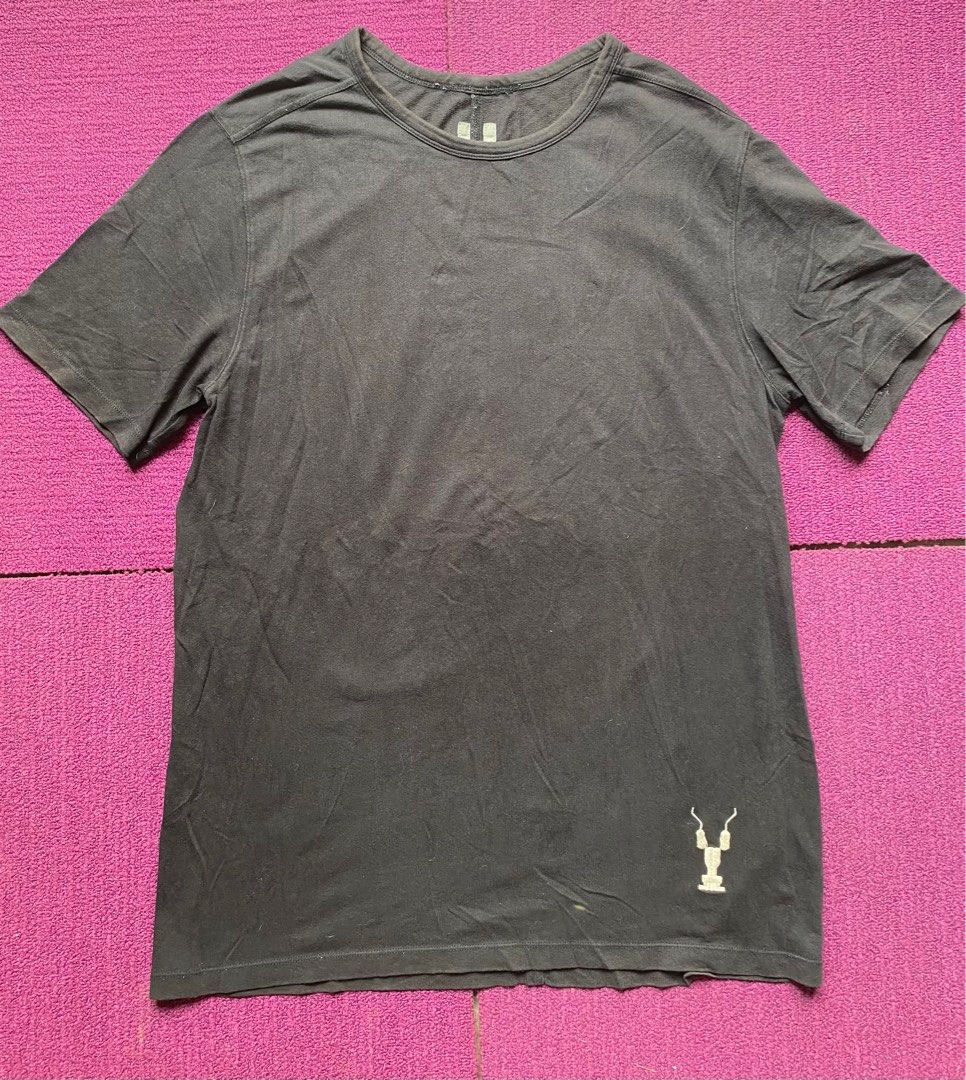 Rick owens tshirt (Category: Luxury Apparel) located in Olongapo. Submitted by copnsold (Listing ID 1313280062, Image 1). Description: 30x21.