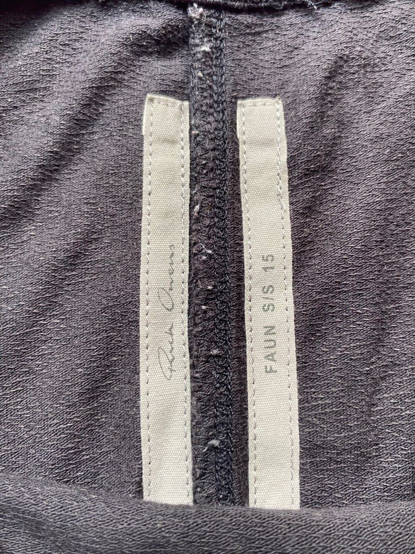 Rick owens tshirt (Category: Luxury Apparel) located in Olongapo. Submitted by copnsold (Listing ID 1313280062, Image 2). Description: 30x21.