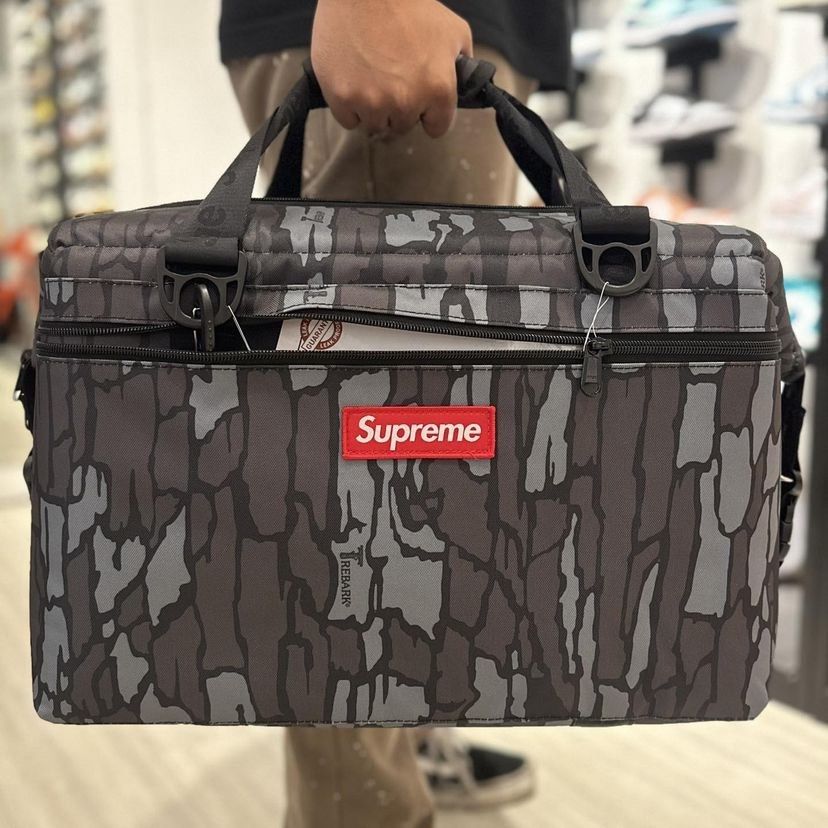 Supreme AO 24-Pack Cooler Bag 【公式通販】