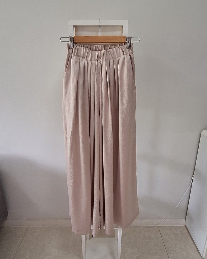 UK6 H M wide leg flowy beige trousers pants