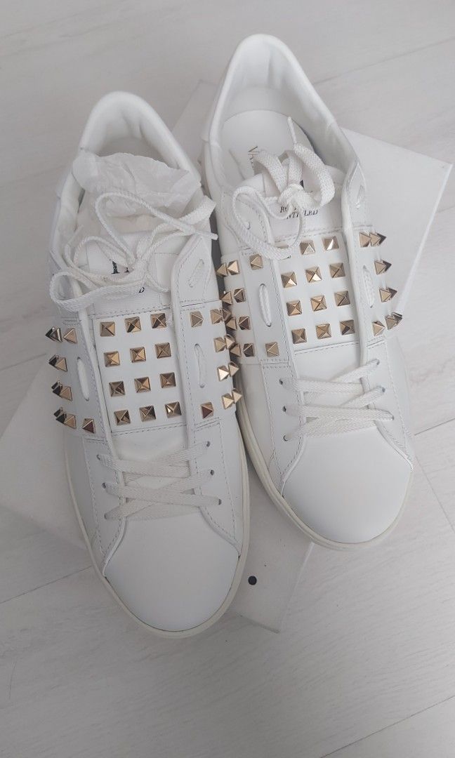 Valentino Rockstud Mens Sneakers (Category: Sneakers) located in Paranaque City. Submitted by _mdv_ (Listing ID 1313269183, Image 1). Description: brandnew valentino mens sneakers size 45 original price. 51,000.