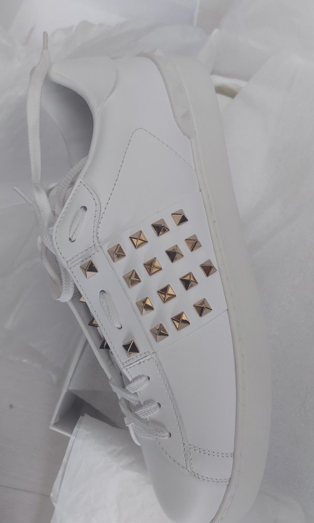 Valentino Rockstud Mens Sneakers (Category: Sneakers) located in Paranaque City. Submitted by _mdv_ (Listing ID 1313269183, Image 2). Description: brandnew valentino mens sneakers size 45 original price. 51,000.