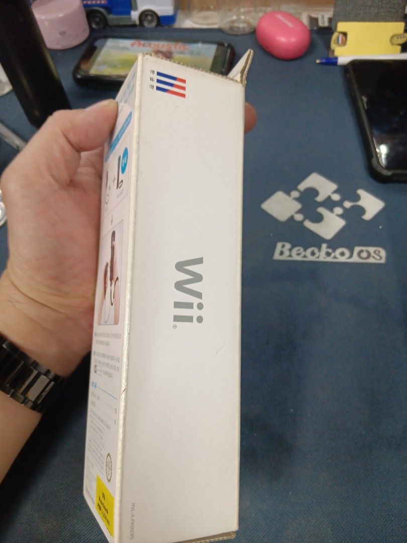 Wii Nunchuck (Category: Controllers) located in Manila. Submitted by ayinong0453384 (Listing ID 1313278018, Image 3). Description: item is in excellent condition working mint pm for order.