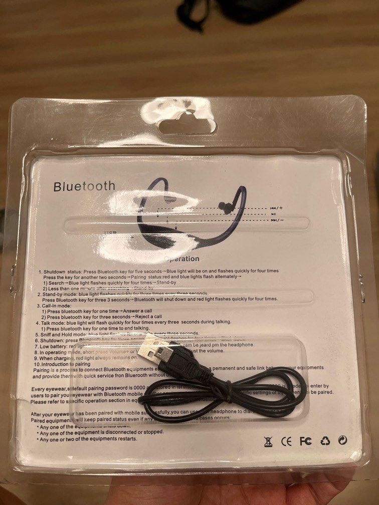 Wireless Bluetooth earphone (Category: Earphones) located in Singapore. Submitted by calmturtle.766c31 (Listing ID 1313356706, Image 2). Description: Price includes delivery if you are within 20mins driving. Otherwise add $2 for delivery. .