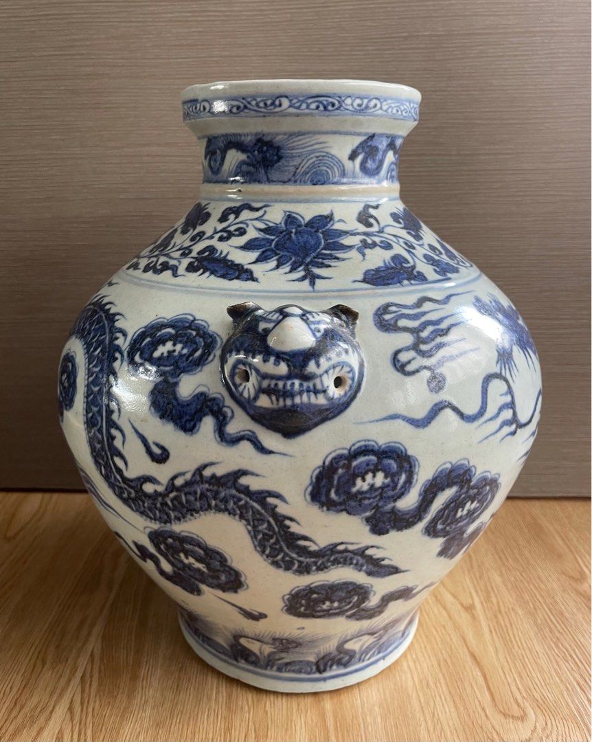 中国 大明萬暦年製款 青花 雲龍唐草文 双耳瓶 V R7059B