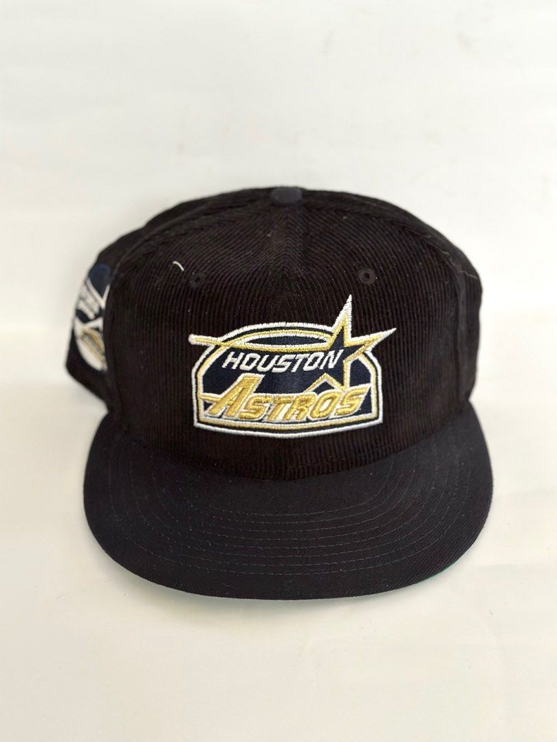 Astros Fitted Hat New Era 7 1/8 (Category: Caps & Hats) located in Baguio. Submitted by normalbusinessman (Listing ID 1317569911, Image 1). Description: Used Once Great Condition.