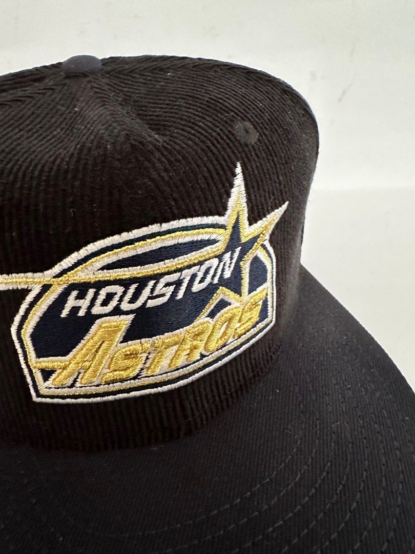 Astros Fitted Hat New Era 7 1/8 (Category: Caps & Hats) located in Baguio. Submitted by normalbusinessman (Listing ID 1317569911, Image 3). Description: Used Once Great Condition.