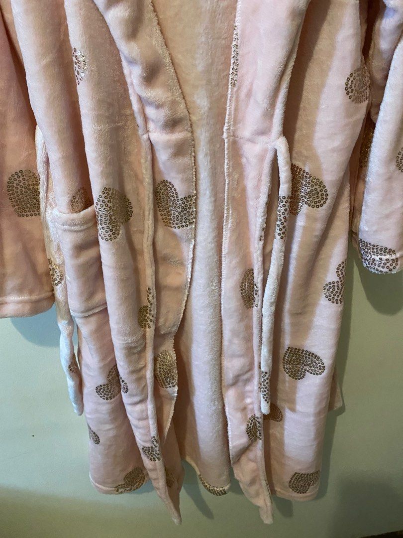 Bathrobe (Category: Undergarments & Loungewear) located in Manila. Submitted by s0903059746805 (Listing ID 1317616280, Image 3). Description: Used once. Bought from Kuwait. Joanna Short Long Velour Bathrobe with Hoodie in Cute Prints. Price in peso is around 1500. .
