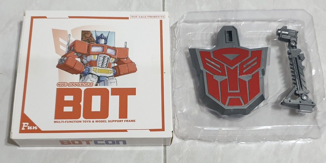 Botcon Multi-Function Toys & Model Support Frame (Category: Gundam Model Kits) located in Singapore. Submitted by sideswipe77 (Listing ID 1317646808, Image 2). Description: 1 x Brand new (Opened to check and take photos) - $8 Spare connection joints are kept below the base..
