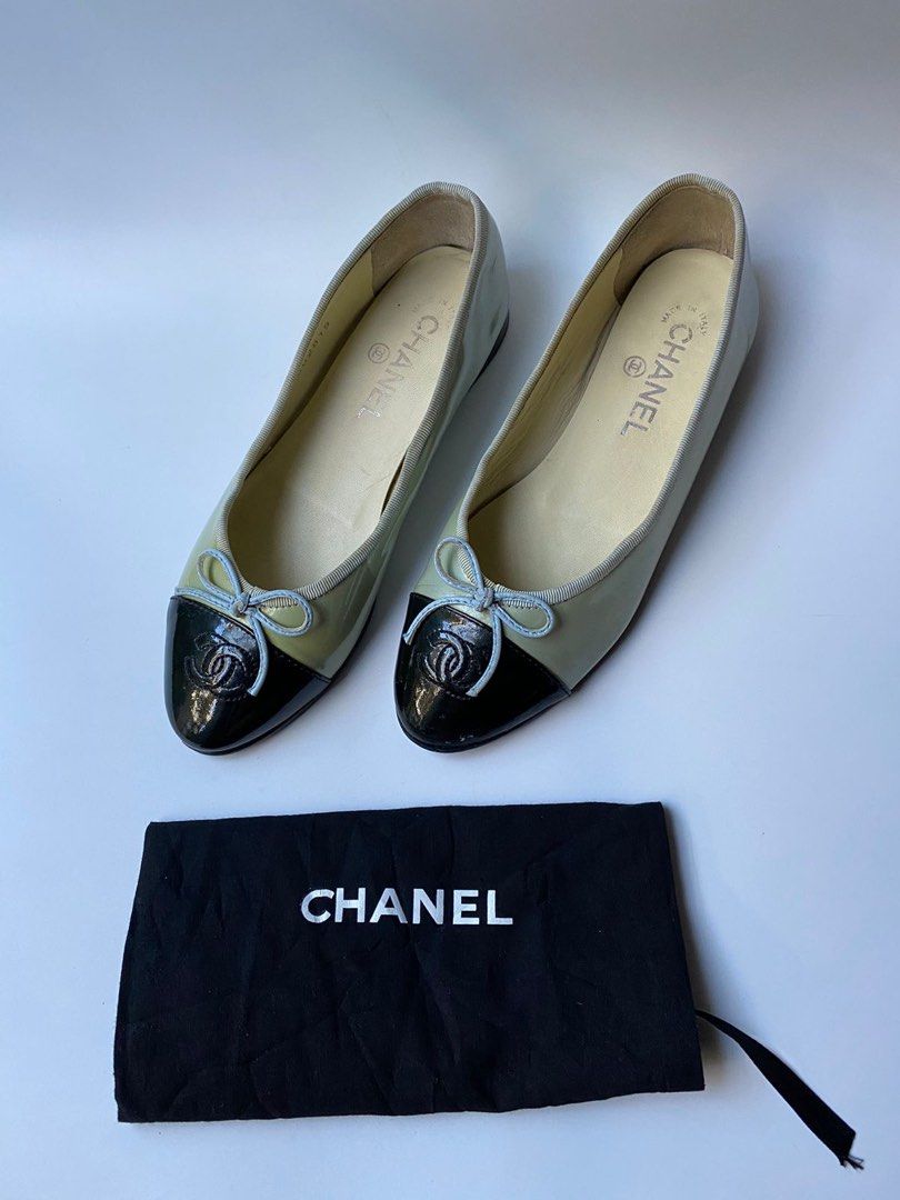 Chanel Flats (Category: Sneakers & Footwear) located in Dasmarinas. Submitted by sanjuan24.msj (Listing ID 1317659325, Image 1). Description: Authentic Chanel Flats size 37 C - 5,580 pesos!! • 23 cm insole run small best fit size 36 • with dustbag only | Stillw in excellent condition • Guaranteed Authentic | Minimal signs of used only Message us now for more details! 📩.